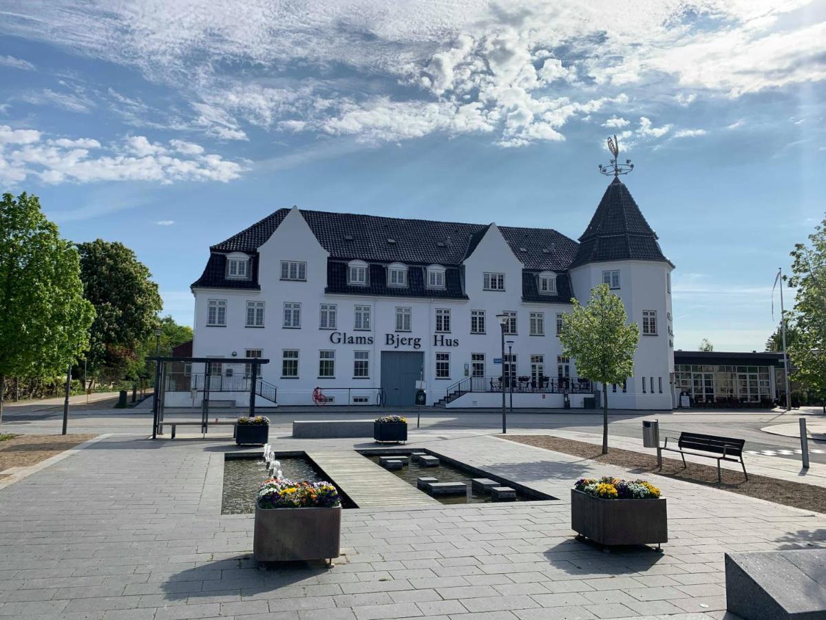 Glamsbjerghus Aparthotel Exteriör bild