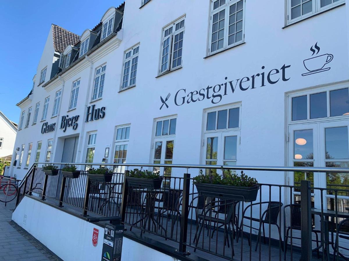 Glamsbjerghus Aparthotel Exteriör bild